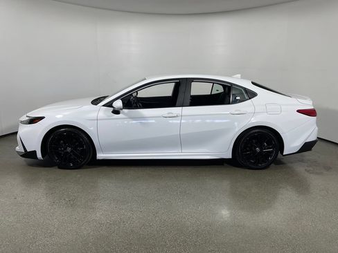 Certified 2025 Toyota Camry SE FWD image 6