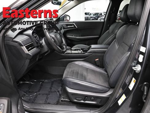 Used 2025 Mitsubishi Outlander SE AWD/4WD image 14