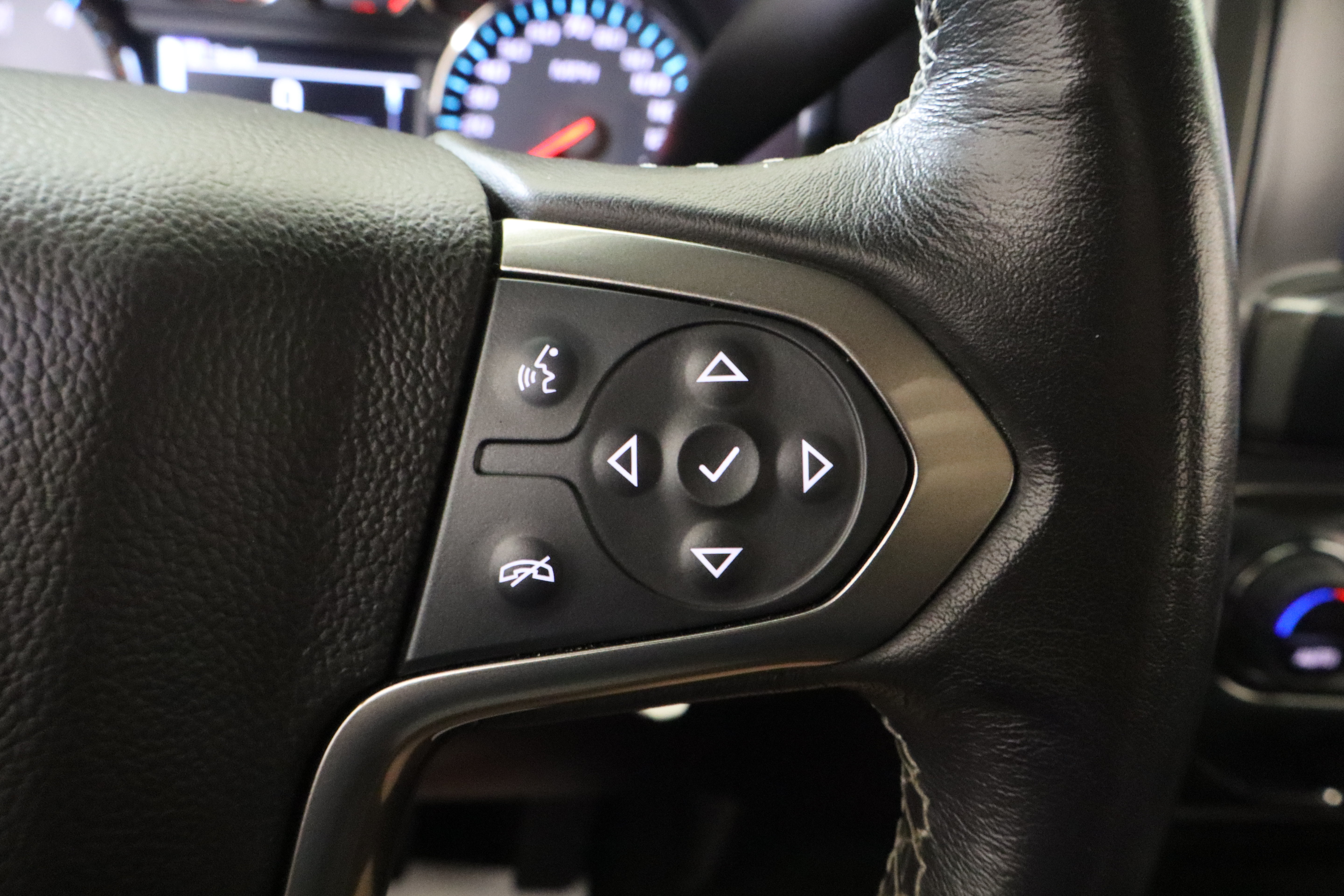 Used 2018 Chevrolet Silverado 1500 LT w/ All Star Edition AWD/4WD image 29