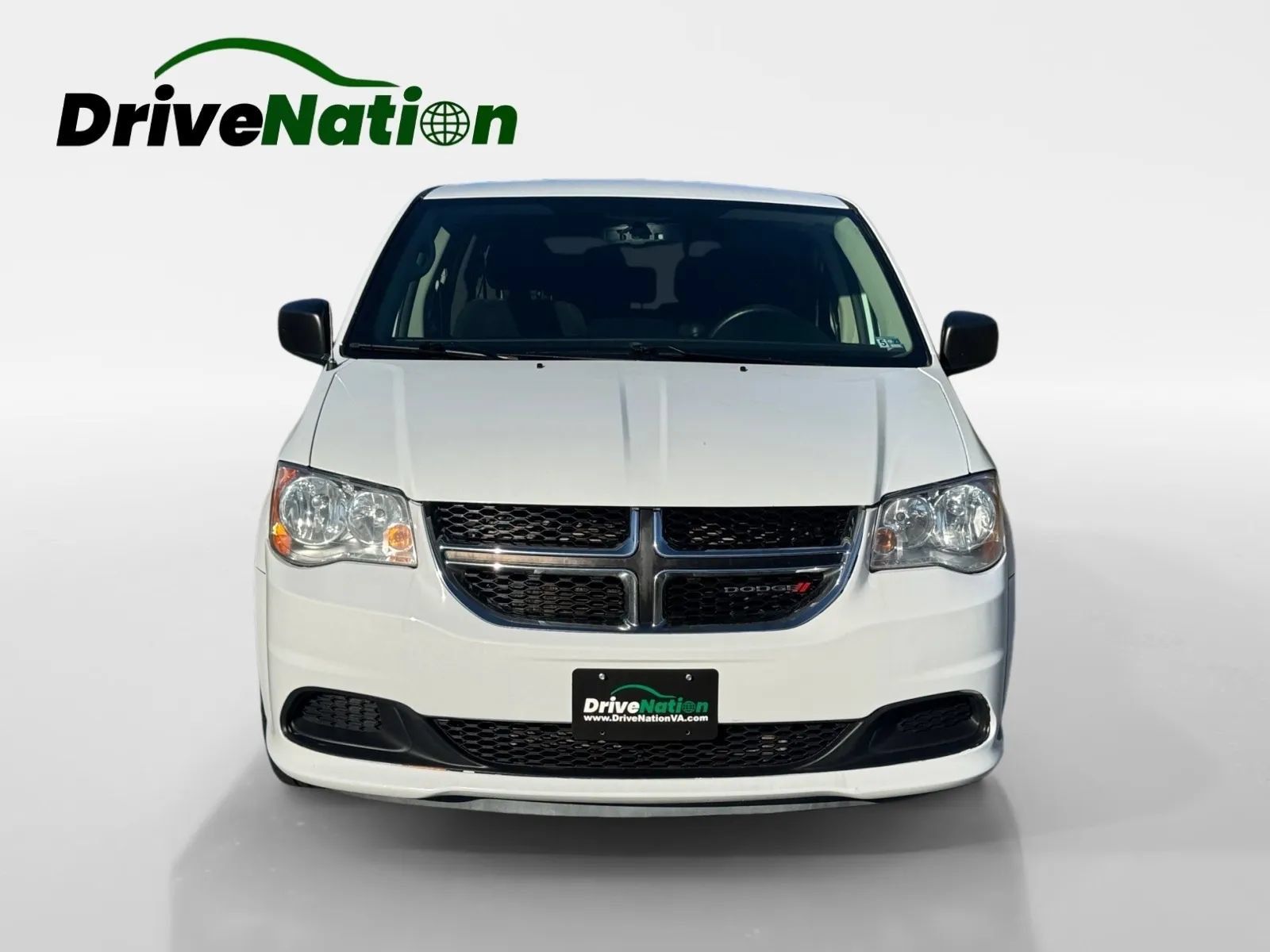 Used 2018 Dodge Grand Caravan SE w/ UConnect Hands-Free Group FWD image 2