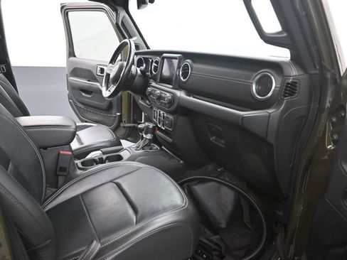 Used 2022 Jeep Gladiator Overland w/ Popular Equipment Package AWD/4WD image 24