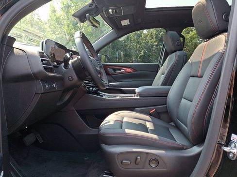 Used 2024 Chevrolet Traverse RS w/ LPO, Floor Liner Package AWD/4WD image 14