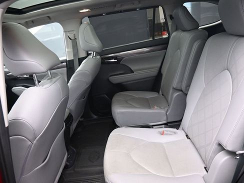 Used 2021 Toyota Highlander Platinum AWD/4WD image 21