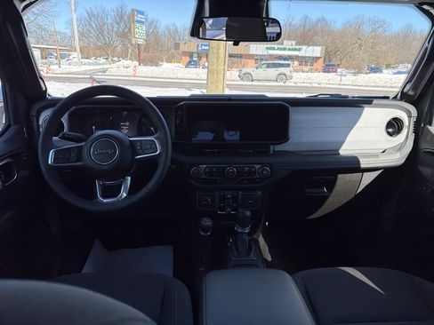 Certified 2025 Jeep Wrangler Sahara image 14