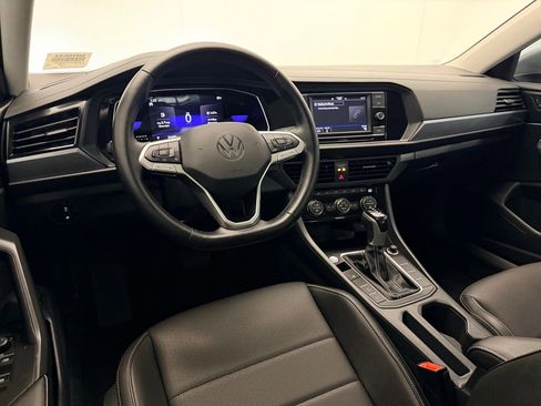 Used 2023 Volkswagen Jetta SE image 16