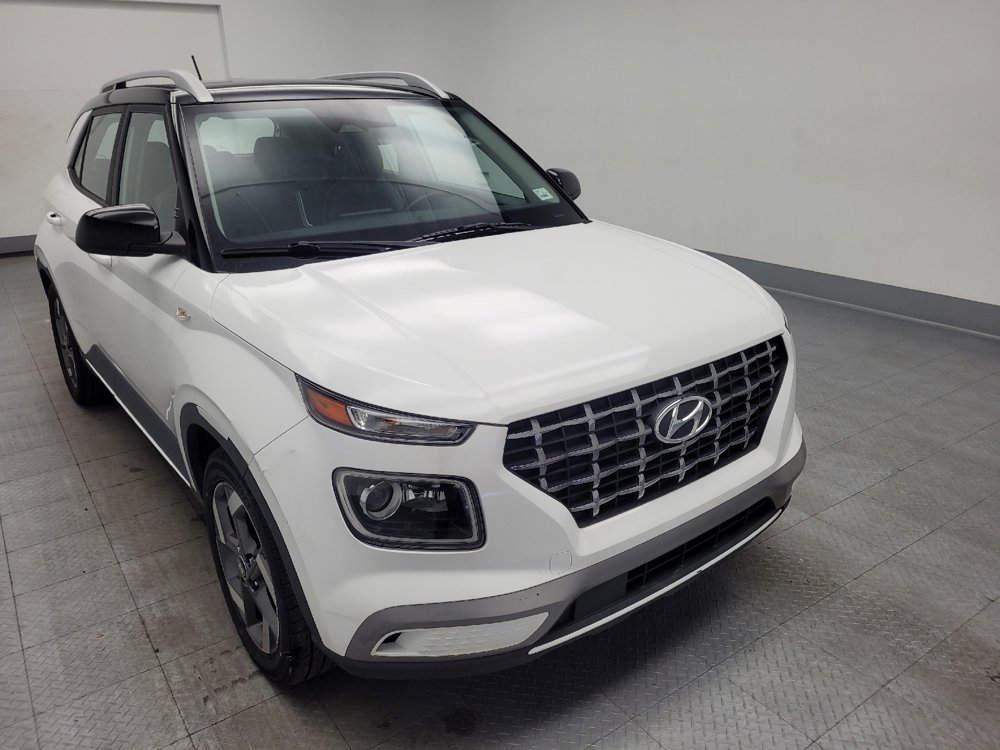 Used 2023 Hyundai Venue Limited FWD image 14