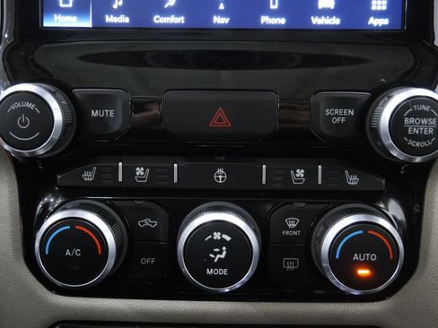 Used 2022 RAM 1500 Laramie AWD/4WD image 19