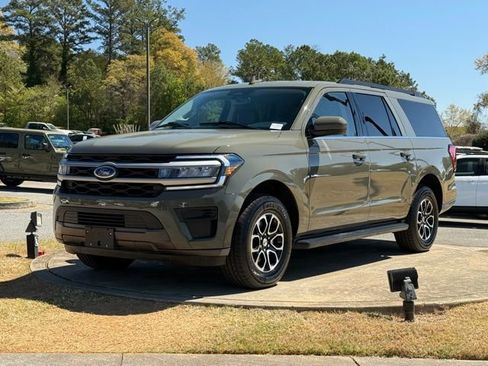 Used 2024 Ford Expedition Max XLT image 3