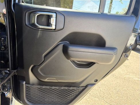 Used 2024 Jeep Gladiator Sport image 16