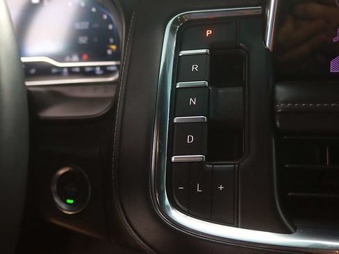 Used 2023 Chevrolet Tahoe Z71 w/ Luxury Package AWD/4WD image 26