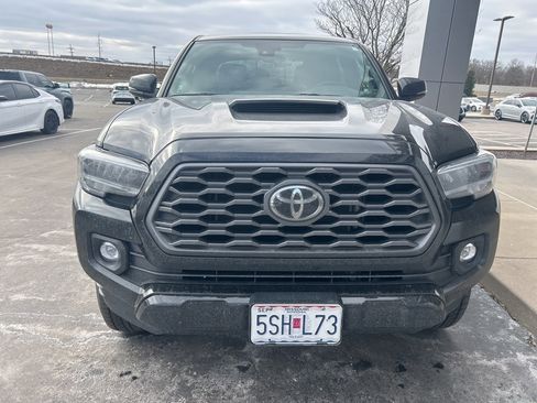 Certified 2023 Toyota Tacoma TRD Sport image 3