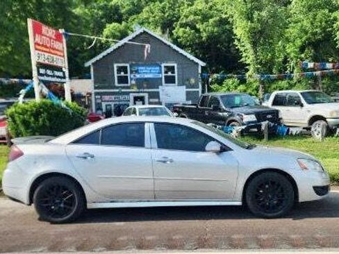 Used 2010 Pontiac G6 Sedan image 4
