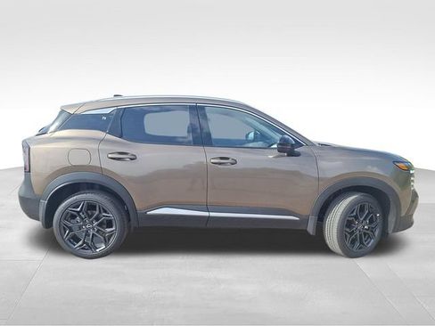 New 2026 Nissan Kicks SR FWD image 8