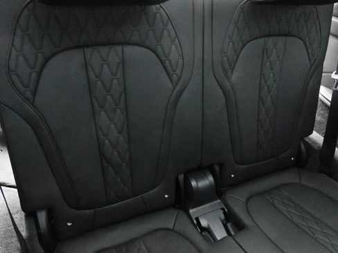 Used 2025 BMW X7 M60i image 39