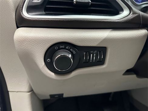 Used 2020 Chrysler Voyager Lxi w/ Cold Weather Group image 20