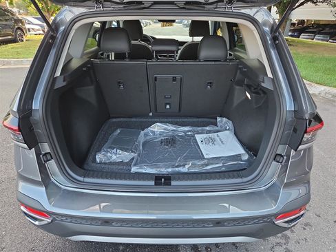New 2025 Volkswagen Taos SE image 26