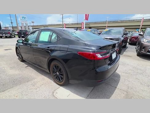 Used 2025 Toyota Camry LE FWD image 41