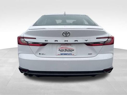 Used 2025 Toyota Camry SE image 7