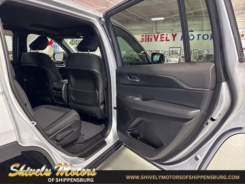 New 2025 Jeep Grand Cherokee L Laredo w/ Luxury Tech Group I image 36