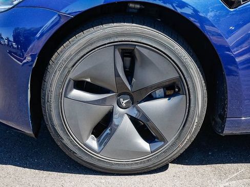 Used 2020 Tesla Model 3 Standard Range Plus RWD image 11