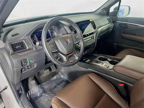 Certified 2025 Honda Passport EX-L image 10