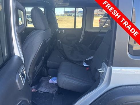 Used 2024 Jeep Wrangler Unlimited Rubicon w/ Technology Group image 7