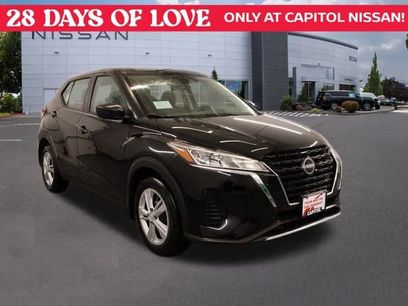 New 2025 Nissan Kicks Play S