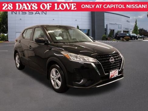 New 2025 Nissan Kicks Play S image 1