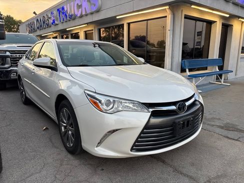 Used 2017 Toyota Camry XLE w/ Moonroof Package FWD image 1