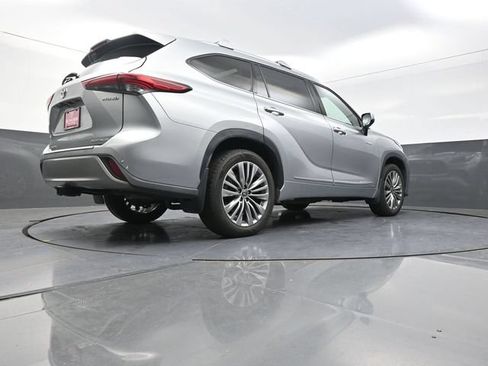 Used 2021 Toyota Highlander Platinum AWD/4WD image 37