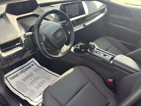 Used 2025 Toyota Prius LE FWD image 11