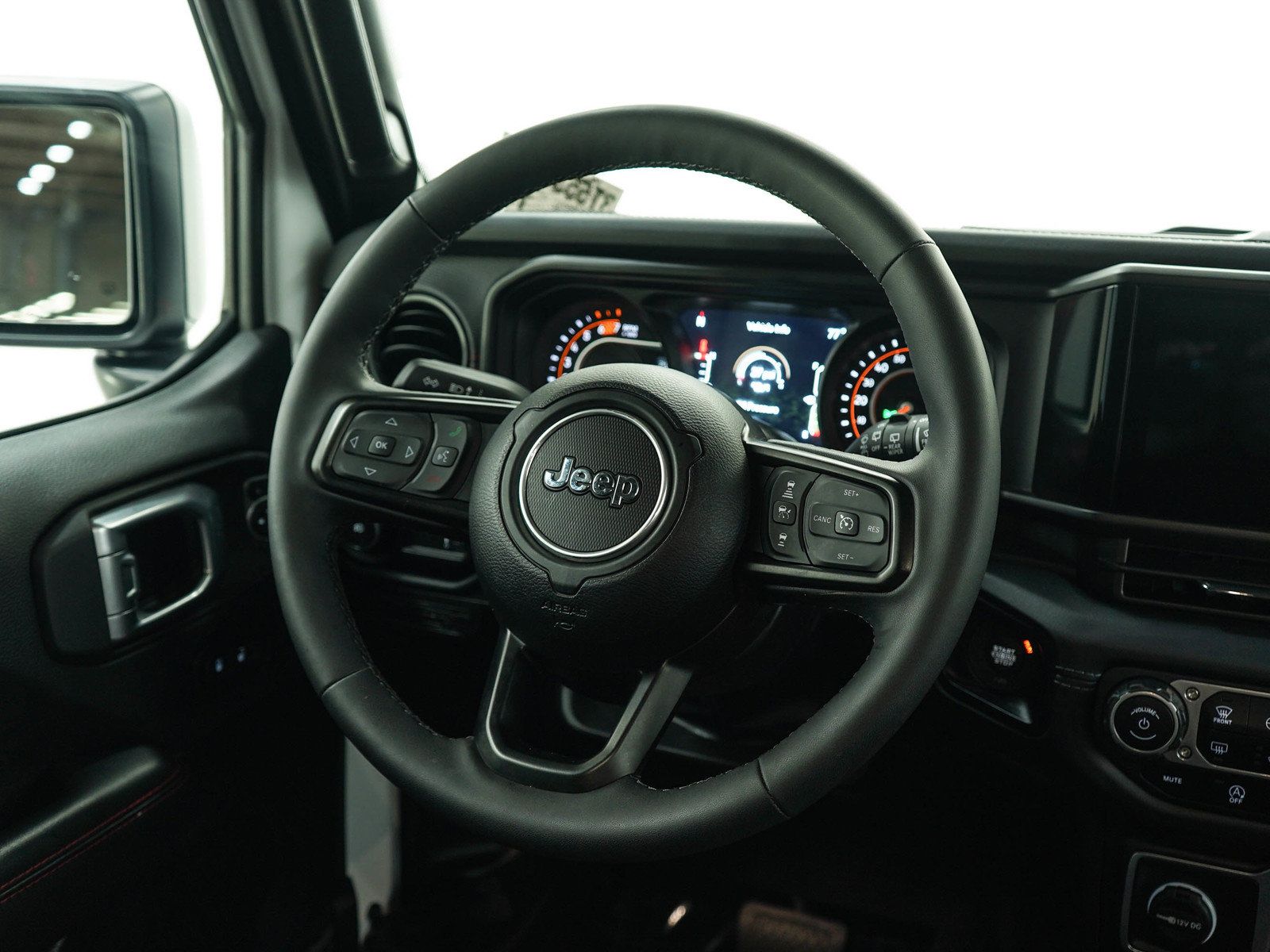 Used 2025 Jeep Wrangler Unlimited Rubicon AWD/4WD image 14