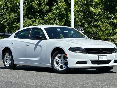 Used 2023 Dodge Charger SXT image 2