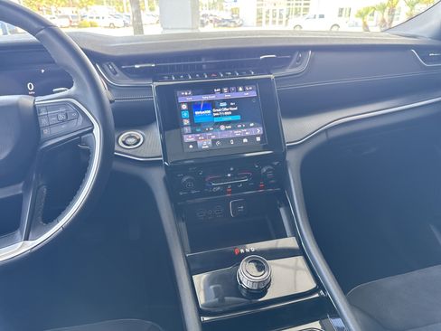 Used 2023 Jeep Grand Cherokee L Laredo image 28