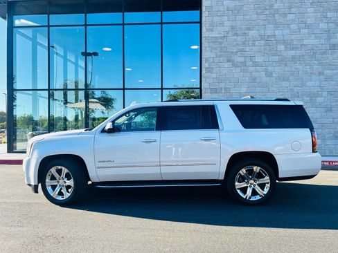 Used 2020 GMC Yukon XL Denali w/ Open Road Package AWD/4WD image 2