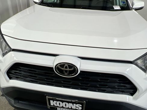 Used 2022 Toyota RAV4 LE image 11