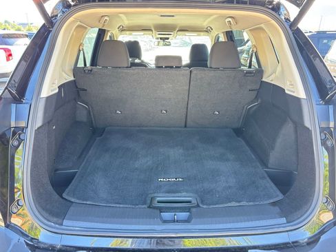 Used 2025 Nissan Rogue SV FWD image 18