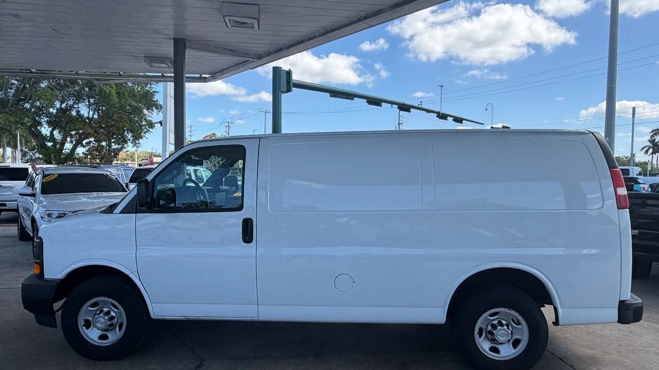 Used 2017 Chevrolet Express 2500 RWD image 8