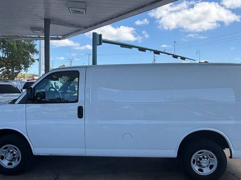 Used 2017 Chevrolet Express 2500 RWD image 8