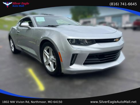 Used 2018 Chevrolet Camaro LT RWD image 3