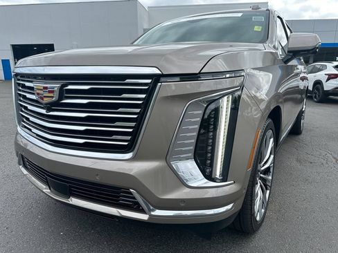 Certified 2025 Cadillac Escalade ESV Premium Luxury Platinum AWD/4WD image 10