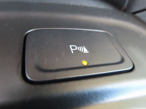 Used 2023 Chevrolet Equinox LT w/ Driver Convenience Package image 10