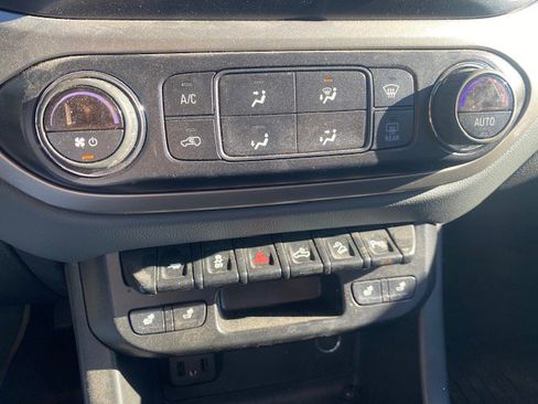 Used 2021 Chevrolet Colorado Z71 image 12