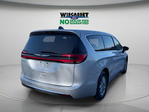 Used 2024 Chrysler Pacifica Touring-L FWD image 27