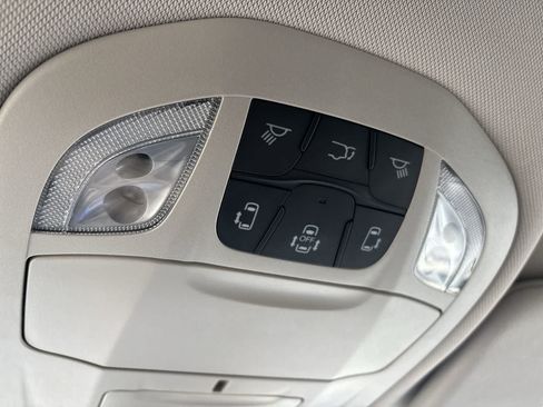 Used 2024 Chrysler Pacifica Touring-L FWD image 22