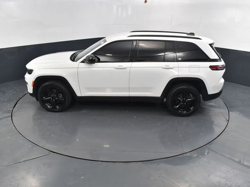 Used 2023 Jeep Grand Cherokee Limited w/ Black Appearance Package image 39