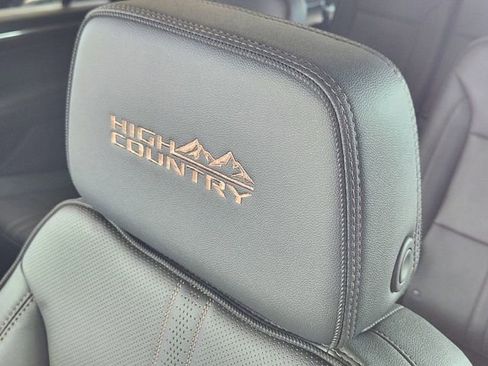 New 2026 Chevrolet Suburban High Country AWD/4WD image 13