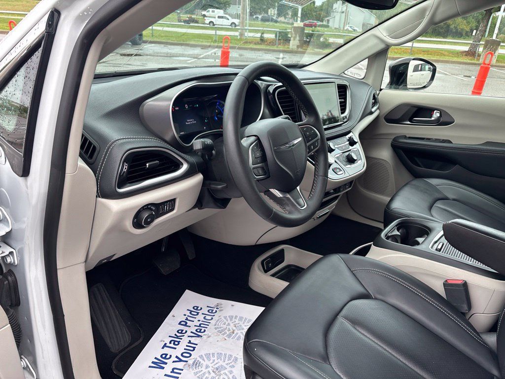 Used 2024 Chrysler Pacifica Limited FWD image 29