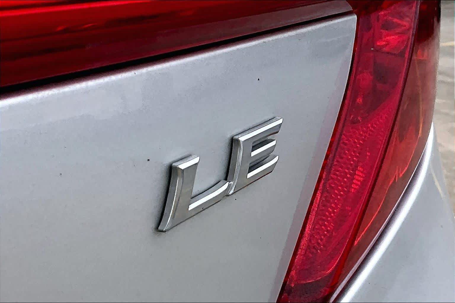 Used 2012 Toyota Camry LE FWD image 9