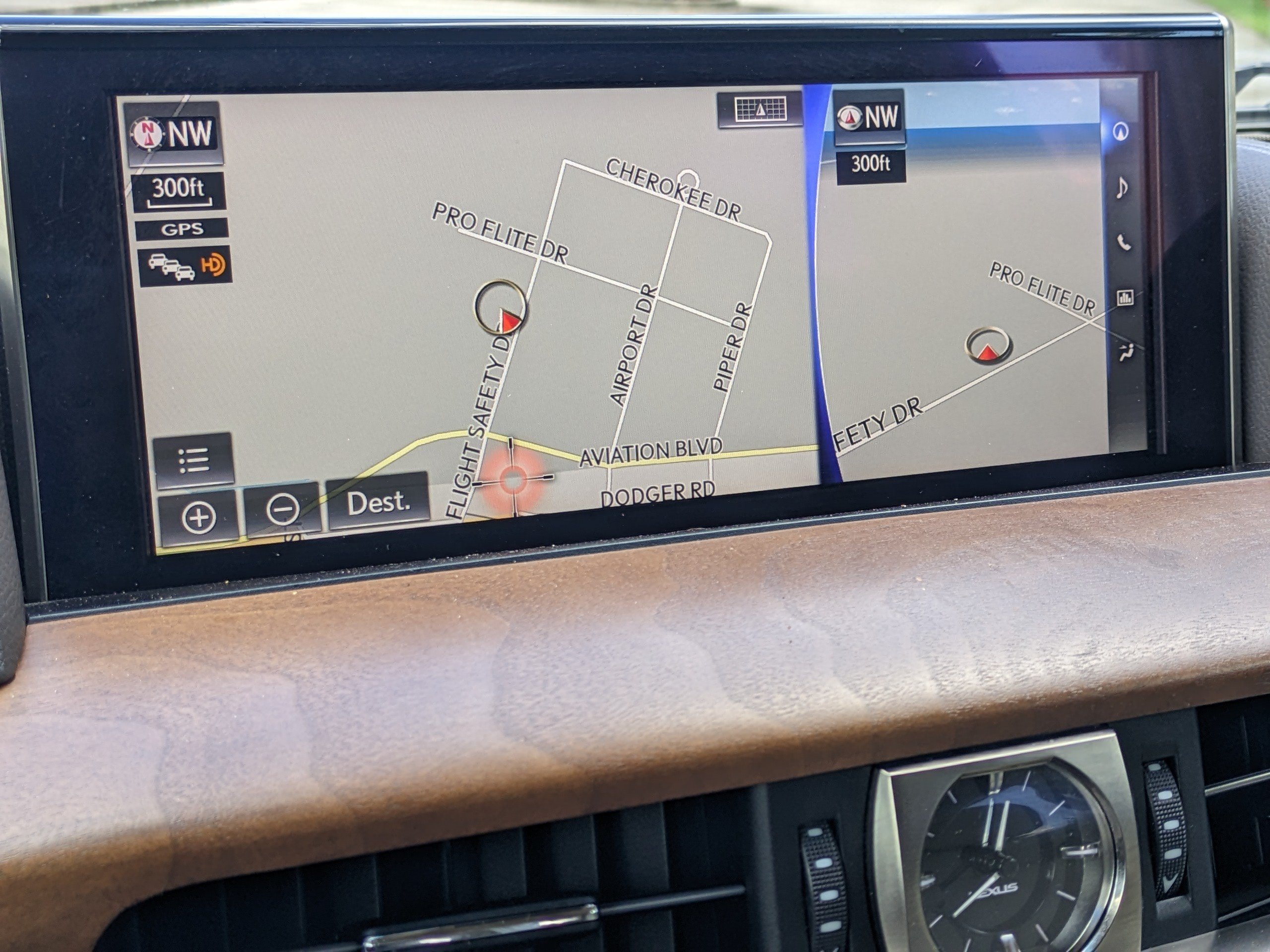 Used 2017 Lexus LX 570 4WD w/ Luxury Package image 32